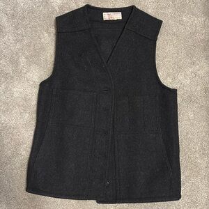 Filson Mackinaw Wool Vest in black